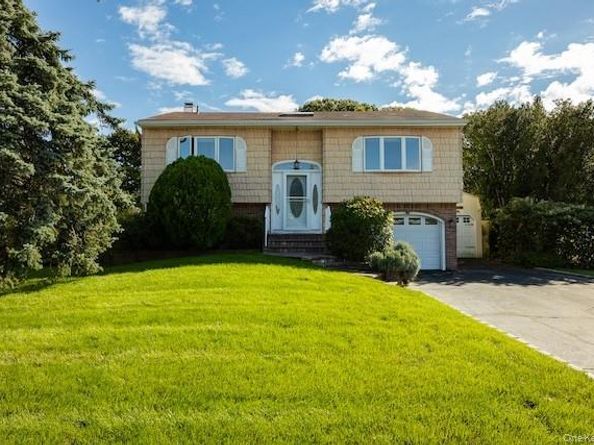 45 Rudder Drive, Holtsville NY 11742