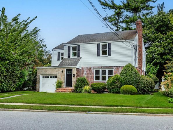81 Rowe Avenue, East Rockaway NY 11563