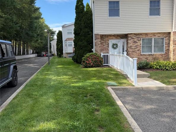 1601 Johnson Avenue 35, Elmont NY 11003