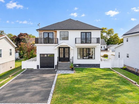 759 Pecan Street, Lindenhurst NY 11757