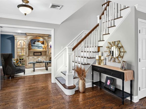 125 Pace Drive S, West Islip NY 11795