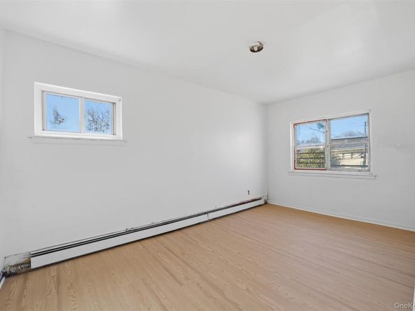 1073 E 233rd Street, Bronx NY 10466