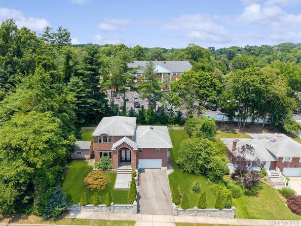 300 Ellen Place, Jericho NY 11753