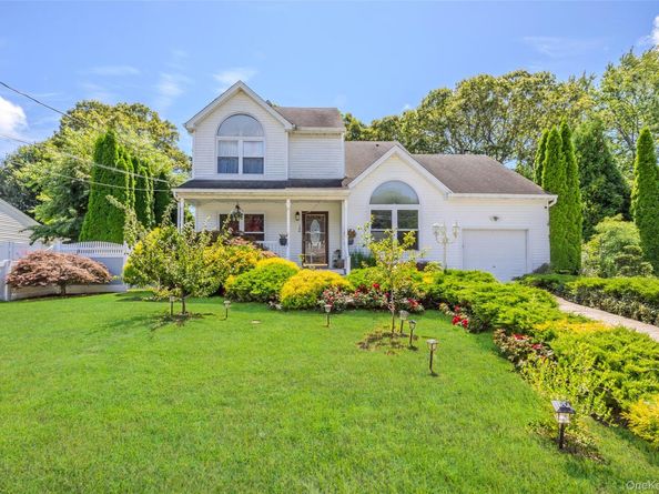 106 Chanel Drive E, Shirley NY 11967