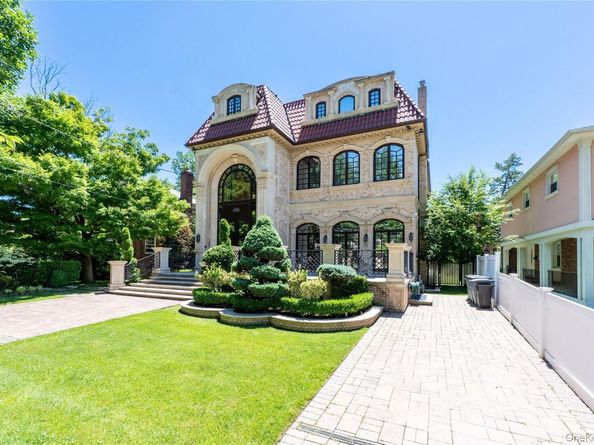 18710 Aberdeen Road, Jamaica Estates NY 11432