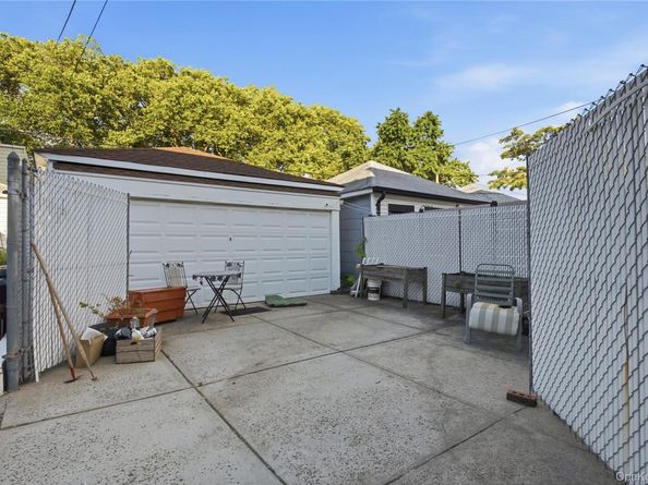 Undisclosed Address #1015477, Glendale NY 11385