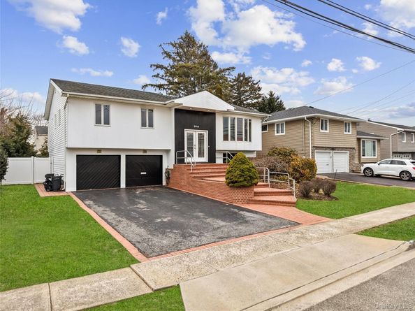 2812 Covered Ridge Road, Merrick NY 11566