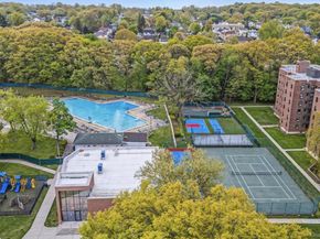 75-08 Bell Boulevard 3L, Bayside NY 11364