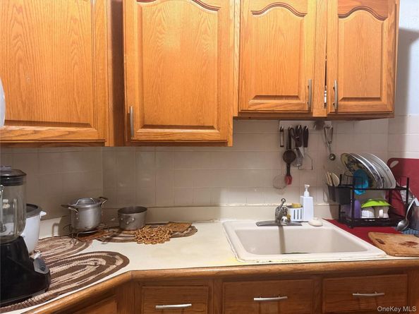 9 Metropolitan Oval 7G, Bronx NY 10462