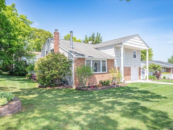 5 Spruceton Street, Selden NY 11784