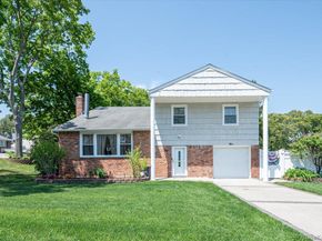 5 Spruceton Street, Selden NY 11784