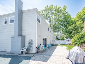 5 Spruceton Street, Selden NY 11784