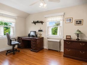 156 Greenway W, Manhasset Hills NY 11040