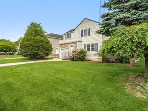 156 Greenway W, Manhasset Hills NY 11040