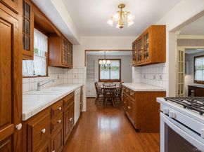 156 Greenway W, Manhasset Hills NY 11040