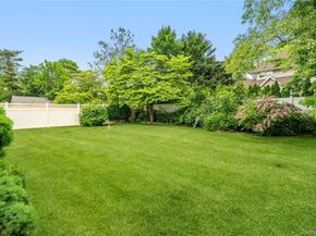156 Greenway W, Manhasset Hills NY 11040