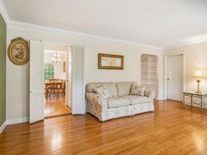 156 Greenway W, Manhasset Hills NY 11040