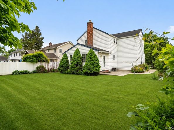 156 Greenway W, Manhasset Hills NY 11040