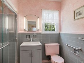 156 Greenway W, Manhasset Hills NY 11040