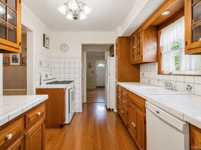 156 Greenway W, Manhasset Hills NY 11040