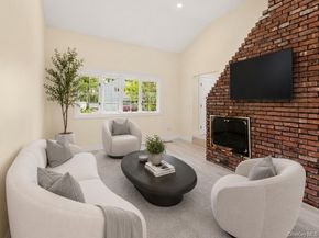 15 Locust Road, Plainview NY 11804