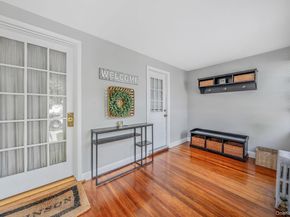 24 Huntington Ave, Lynbrook NY 11563