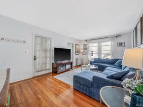 24 Huntington Ave, Lynbrook NY 11563