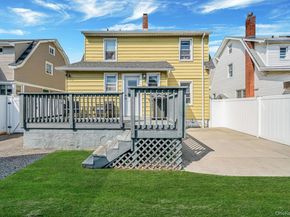 24 Huntington Ave, Lynbrook NY 11563