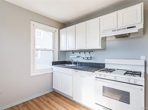 24 Huntington Ave, Lynbrook NY 11563