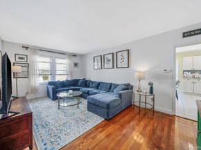 24 Huntington Ave, Lynbrook NY 11563