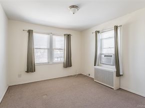 24 Huntington Ave, Lynbrook NY 11563