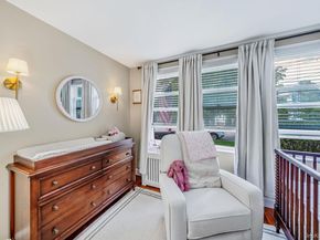 24 Huntington Ave, Lynbrook NY 11563