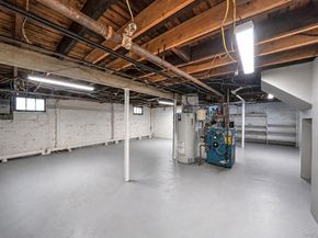 24 Huntington Ave, Lynbrook NY 11563