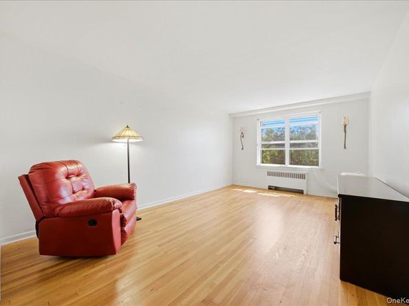 2080 Barnes Avenue Barnes Avenue 3B, Bronx NY 10462