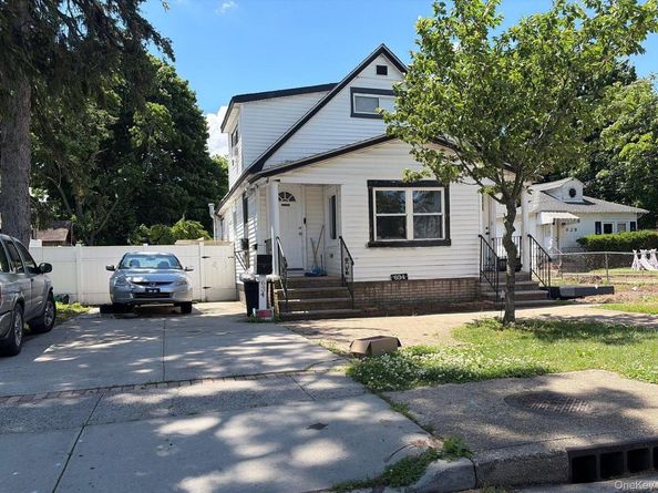 634 Hillside Court, Uniondale NY 11553