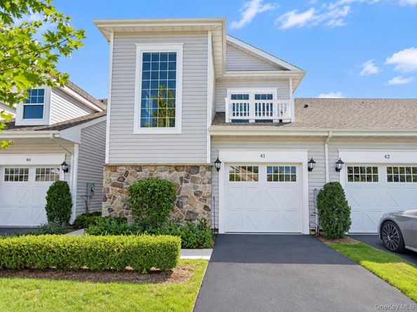 41 Greentree Court, Shirley NY 11967