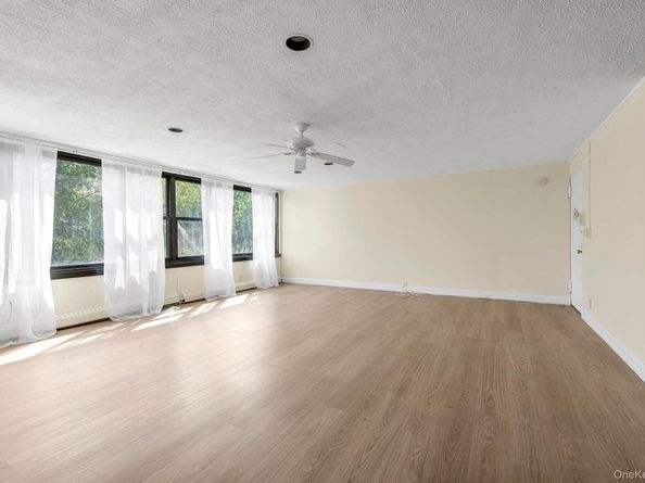 10-01 162 Street 4A, Beechhurst NY 11357