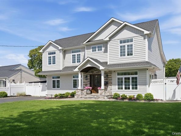 703 Peter Paul Drive, West Islip NY 11795