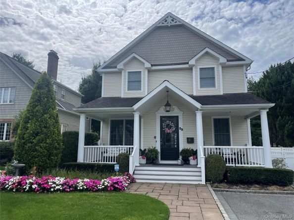 59 Meadowbrook Road, Syosset NY 11791