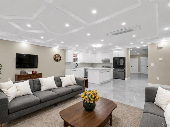 27-09 Utopia Parkway, Flushing NY 11358