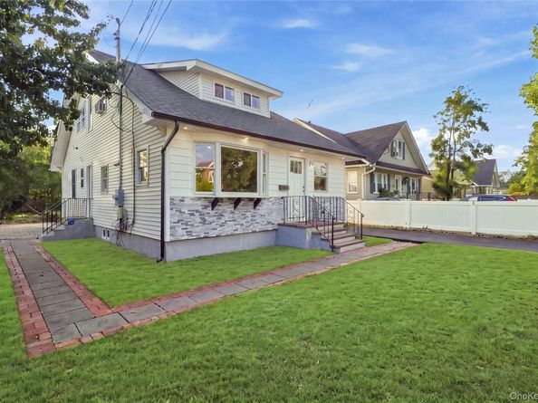 16 West Drive, Bay Shore NY 11706