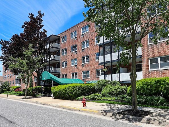 100 Lincoln Avenue 3D, Mineola NY 11501