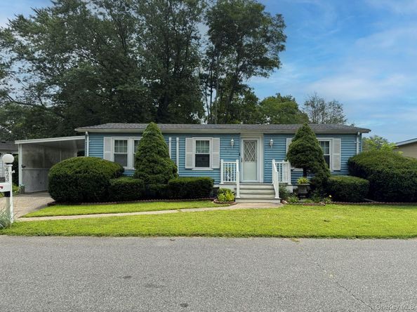 1661 Old Country 423, Riverhead NY 11901