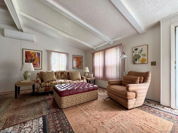 1661 Old Country 423, Riverhead NY 11901