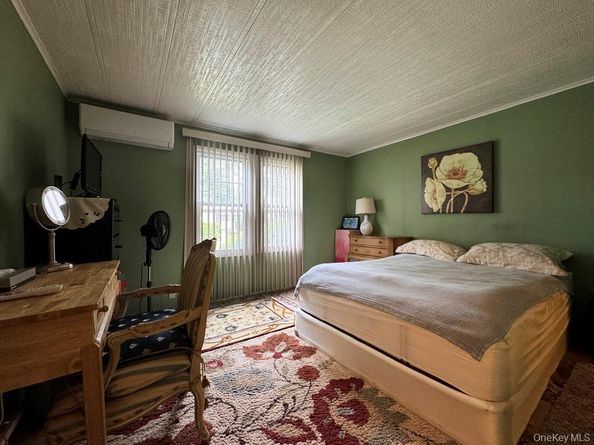1661 Old Country 423, Riverhead NY 11901