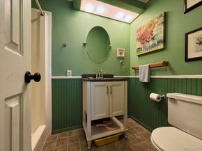 1661 Old Country 423, Riverhead NY 11901