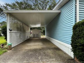 1661 Old Country 423, Riverhead NY 11901