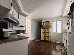 1661 Old Country 423, Riverhead NY 11901