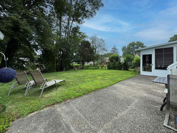 1661 Old Country 423, Riverhead NY 11901