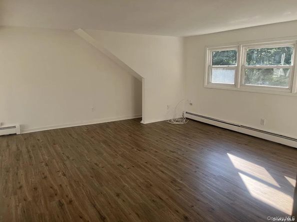 90 Blydenburg Avenue, Smithtown NY 11787